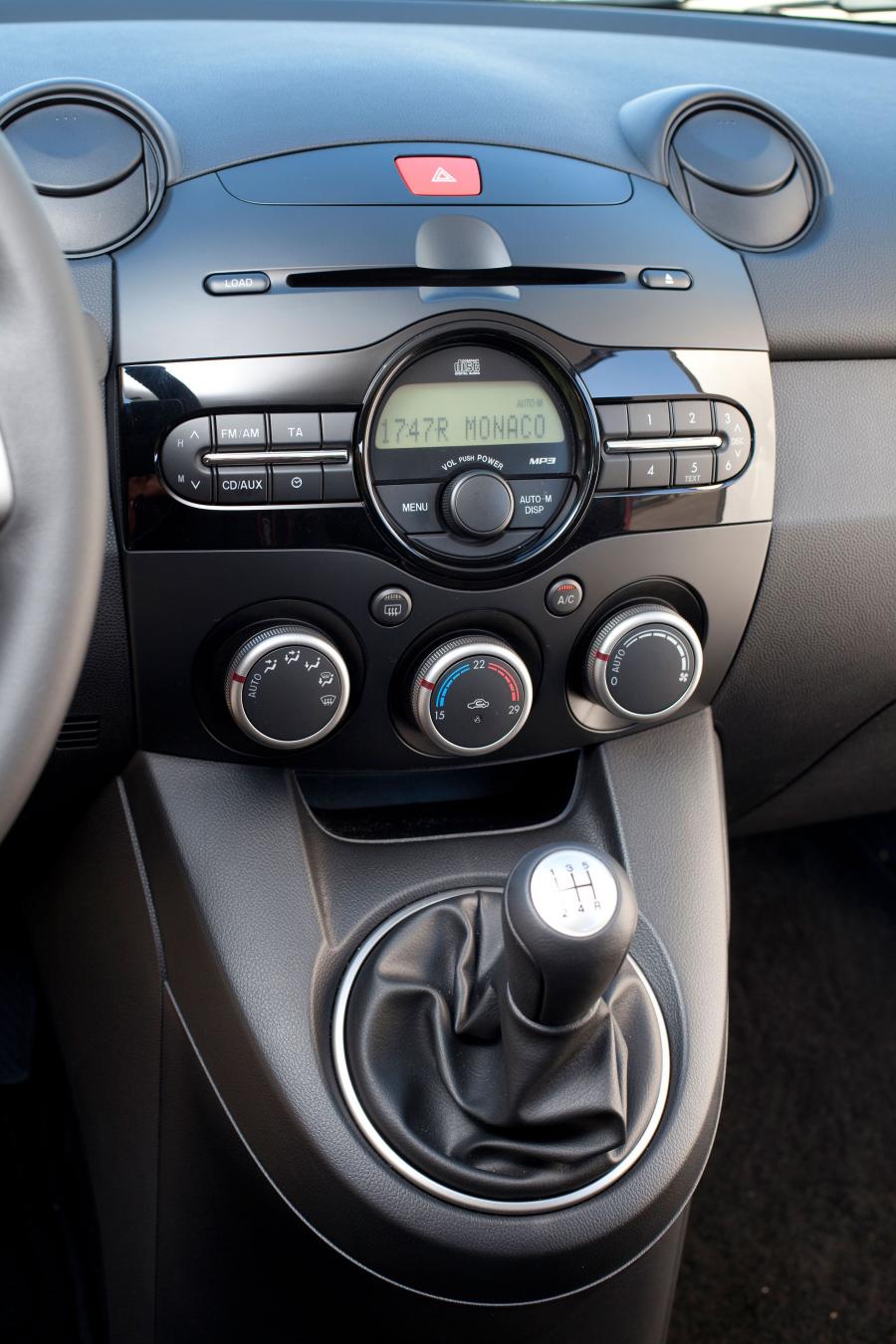  Mazda2 2010 года  (фото 50 из 183)